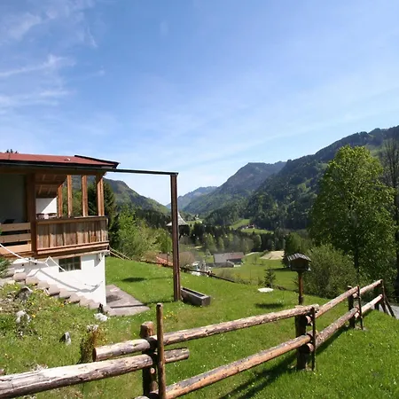 In Niederndorf Near Kufstein With Balcony בקתה